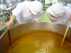 カレーの量をはかる