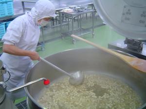 澄まし汁のあくをとる