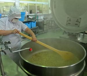 ラーメンのスープを作る