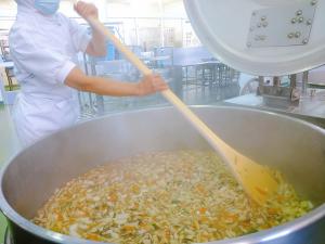 おきりこみを作っている様子