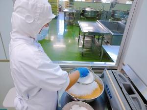 あげパンの砂糖はあみを通します