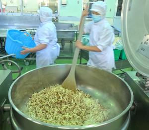 しめじをいれる