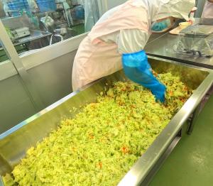 キャベツを和える