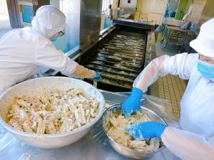 竹輪の磯辺揚げを作っています