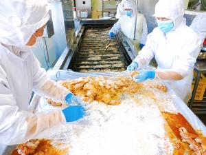 から揚げを作っている様子