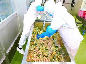 ナムルづくりの様子