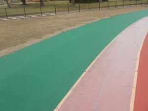 ゴムチップ園路