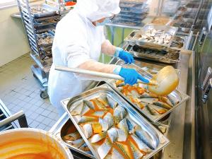 味噌だれをかける