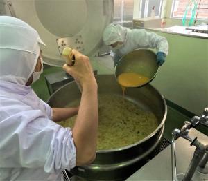 卵を流し入れる