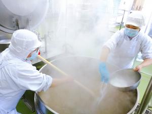 片栗粉を入れています