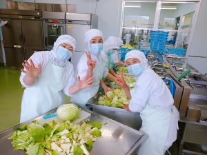 最後の給食づくりがんばります