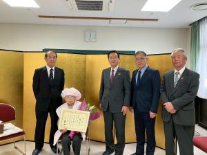 3月25日100歳慶祝訪問2