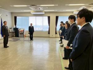3月31日安中市職員退職者及び派遣職員辞令交付式3