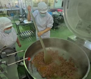 ラーメンの汁を作る