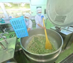 澄まし汁をつくる