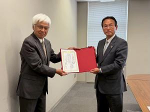 ４月13日安中市長当選証書付与式2