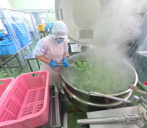 小松菜を下茹でする