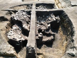 発見された大量の瓦