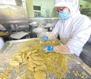 パン粉をつける