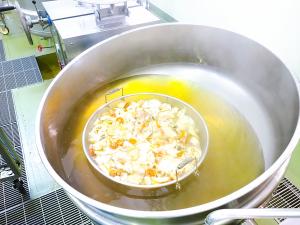 べジブロスをとっています