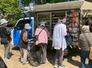 ４月28日移動販売車2