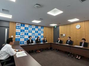 6月22日市長と新規採用職員3