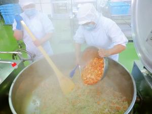 白菜キムチを入れています