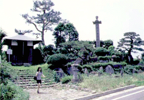 簗瀬八幡平の首塚の画像