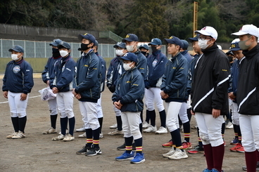 最後に抽選会が行われ、宮本慎也さんが使用した帽子をプレゼントしていただきました