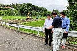 市道整備要望2カ所と河川災害現場を視察